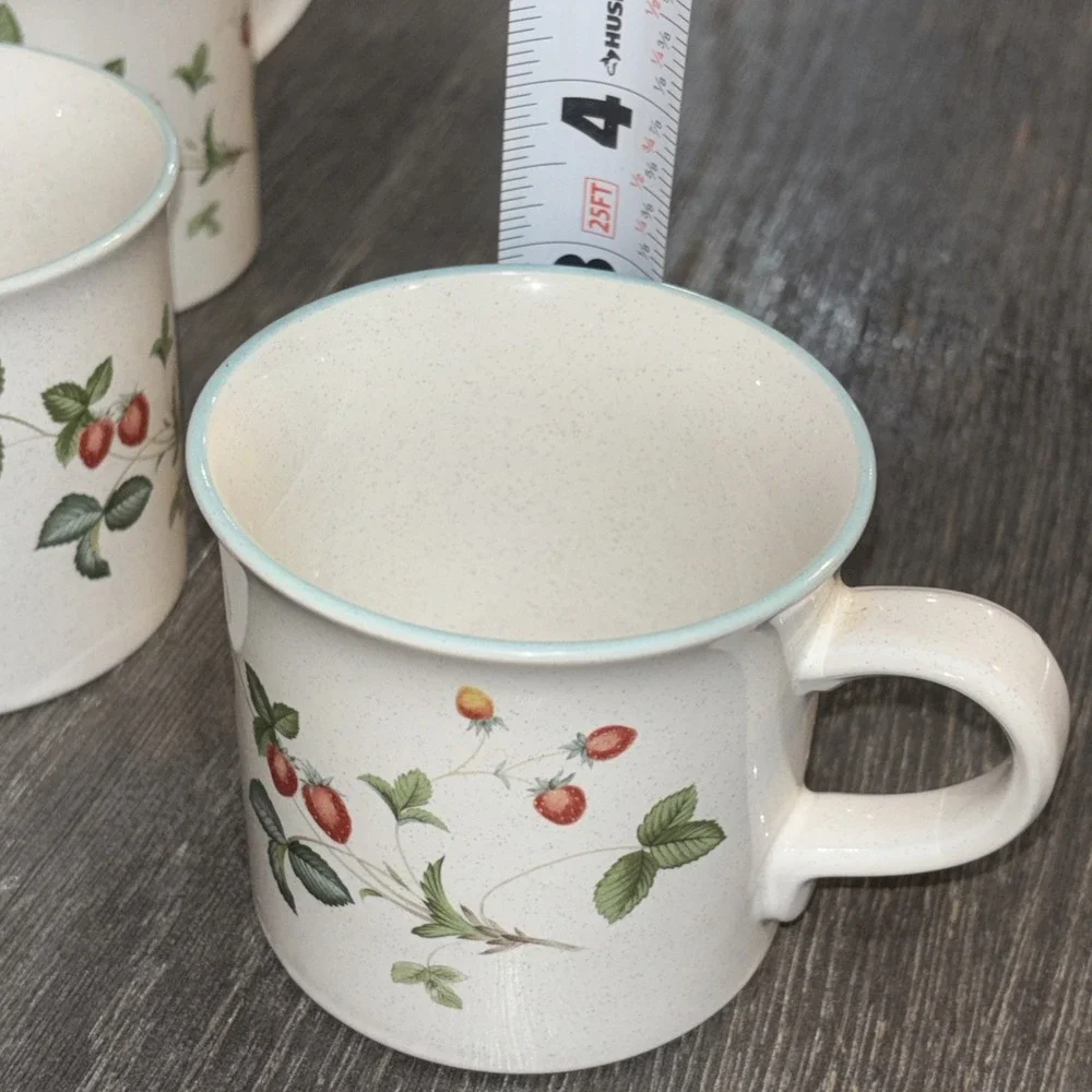 Set Of 4 - Savoir Vivre Berry Patch JJ055 Coffee Tea Mugs Cups Made In Japan